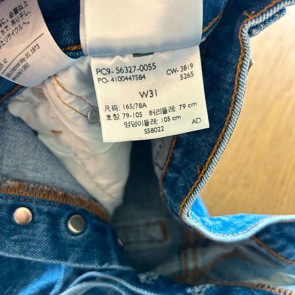 Levi’s Mom shorts - Picture 3 of 4